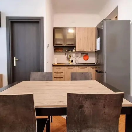 Black&wood Apartment